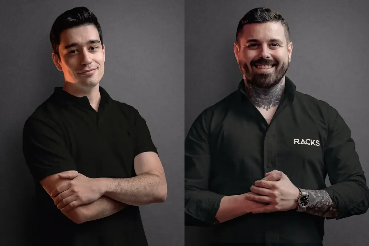 Víctor Domínguez, a la izquierda, y Carlos Adams, de Racks Academy
